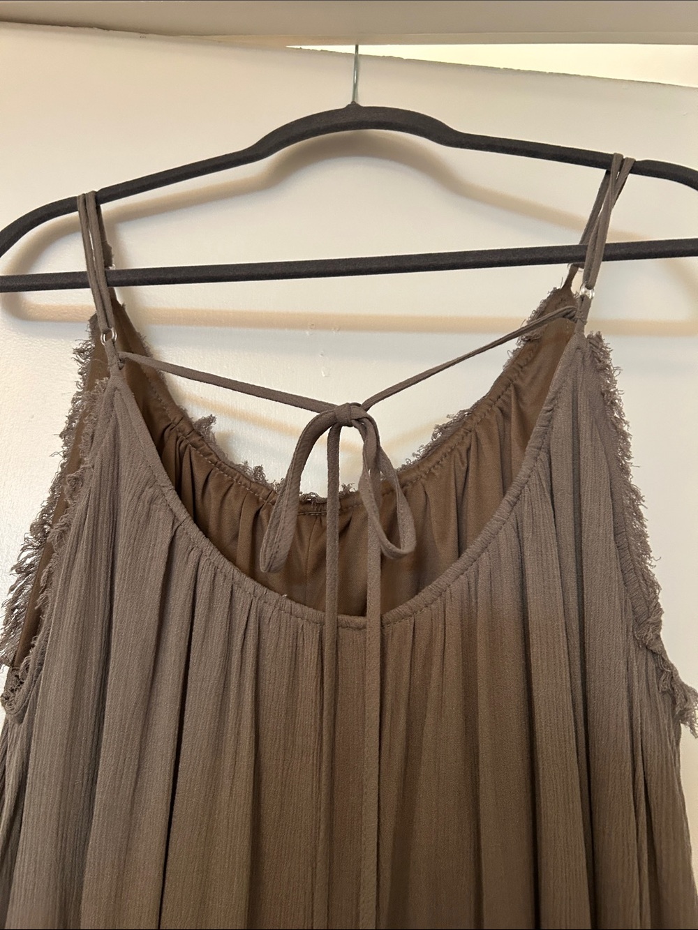 Sleeveless Flowing jumpsuit in olive green - Picture 5 of 6
